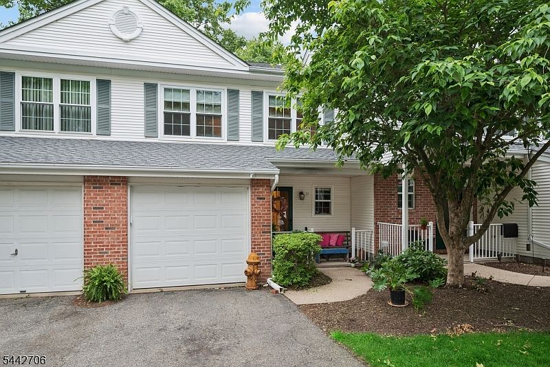 1st image of 19 Maple Ln