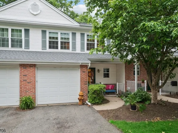 19 Maple Ln, Mount Arlington Boro, NJ 07856