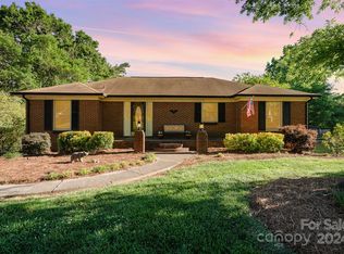 121 Scottsmoor Dr, Charlotte, NC 28214