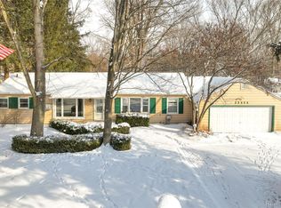 23424 Beech Rd, Southfield, MI 48033