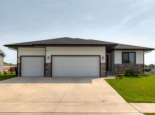 885 8th St, Waukee, IA 50263