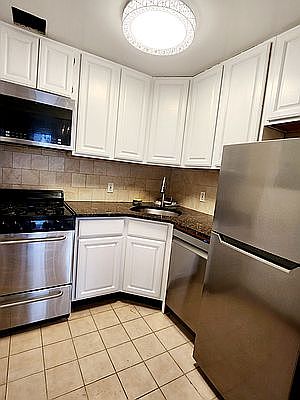 3rd image of 28 W 75th St Penthouse B