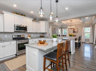 N12W29872 Southampton Ct, Waukesha, WI 53188