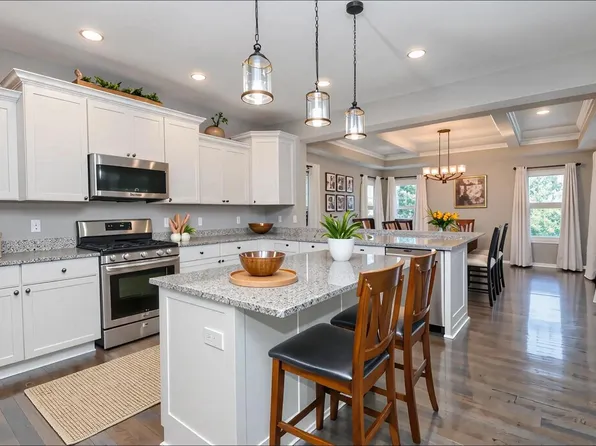 N12W29872 Southampton COURT, Waukesha, WI 53188