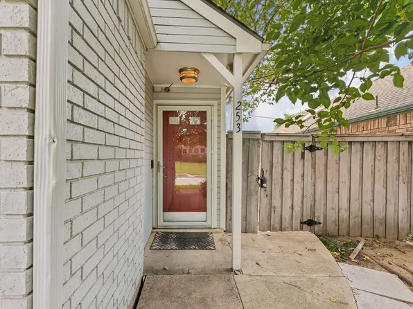 253 Teakwood Ln, Lewisville, TX 75067