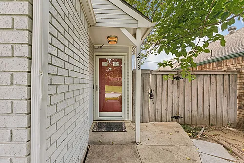 253 Teakwood Ln Photo 1