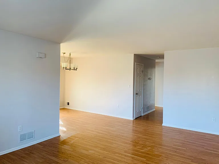 1 Fairway Ct — Photo 4