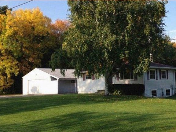 Front of home with garage
