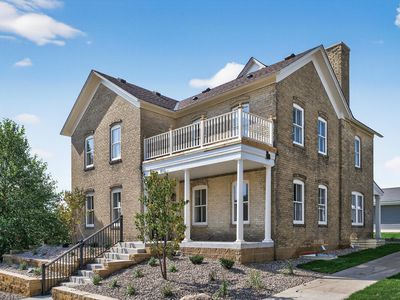 211 N Walnut St, Chaska, MN, 55318