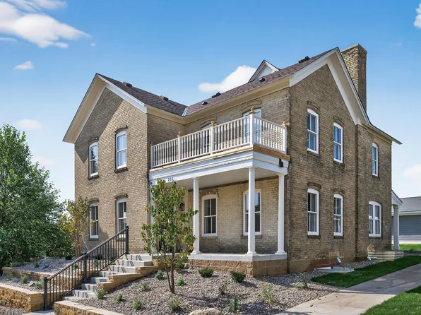 211 N Walnut St, Chaska, MN 55318