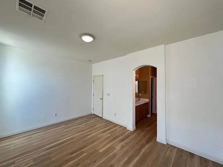 2525 Living Rock St — Photo 10