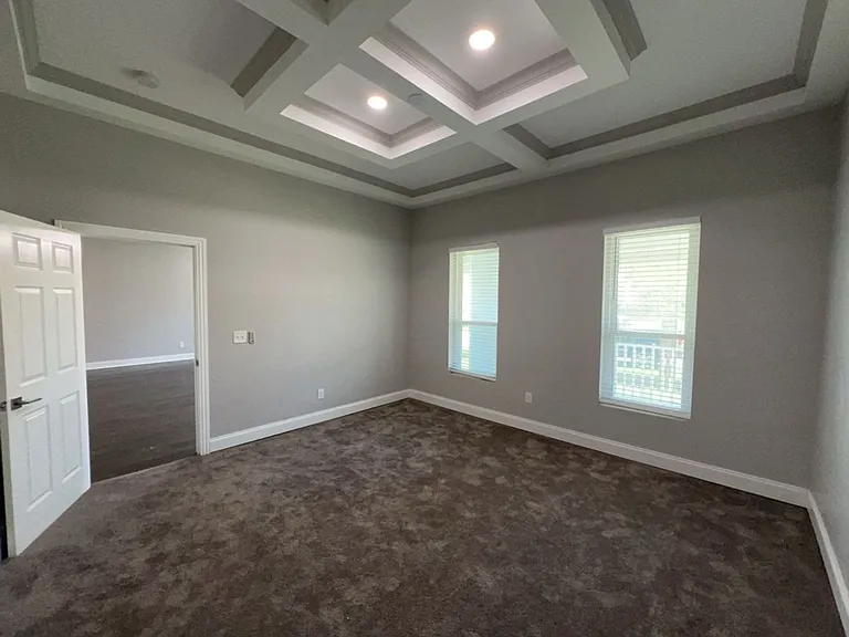 401 Walton St — Photo 15