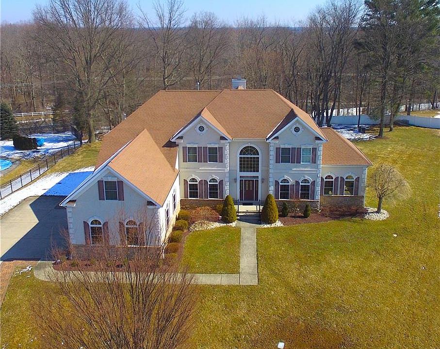 2nd image of 4 Mayfair Ct