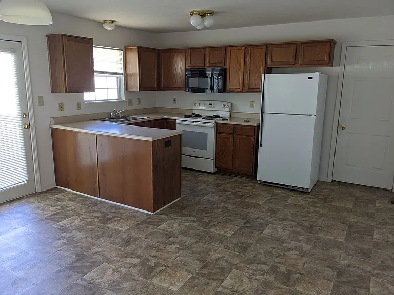 73 Virgil Dr — Photo 3