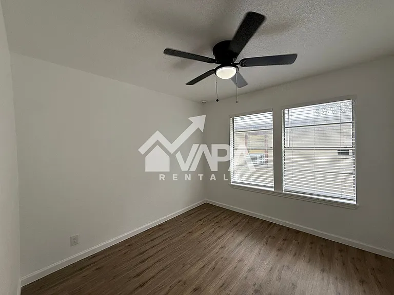 230 Craigmont Ln — Photo 14