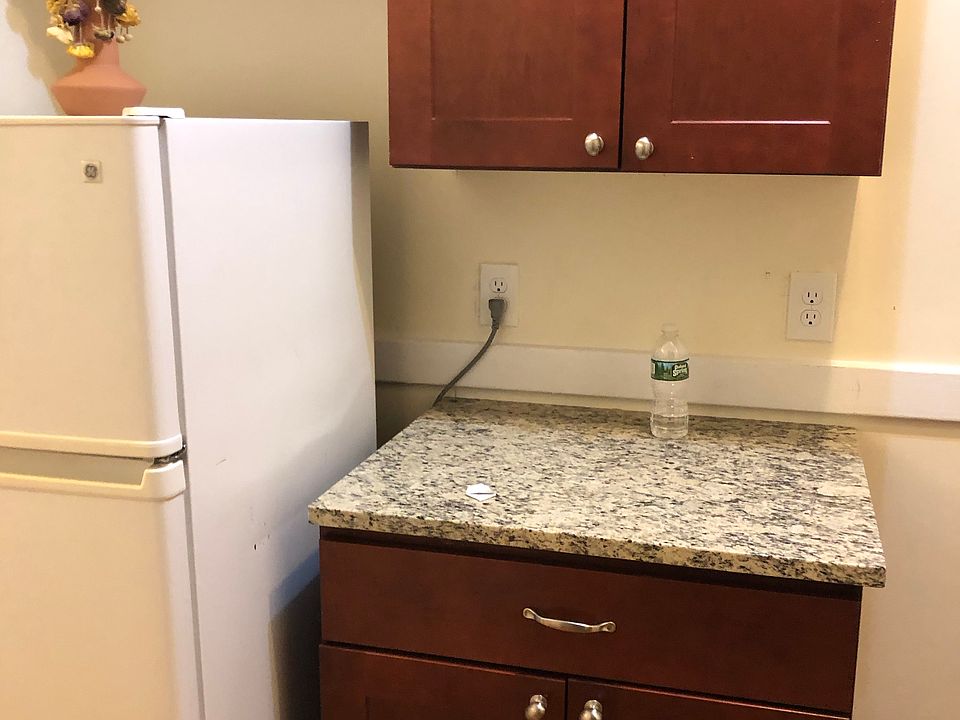 2nd image of 109 Strathmore Rd Unit 3-109S14