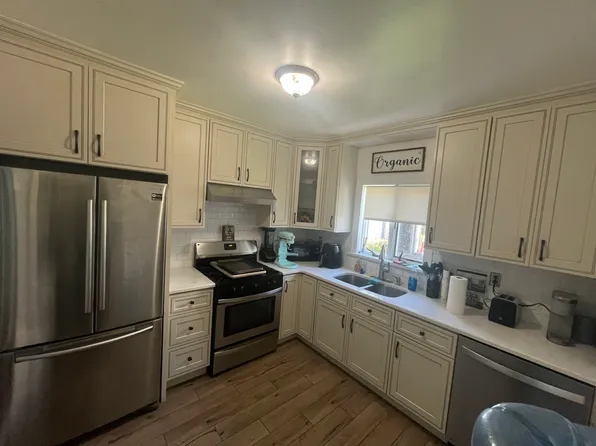6 Devens Rd #1, Worcester, MA 01606