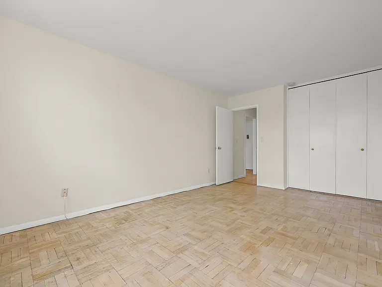 140 Grove St #4G — Photo 11