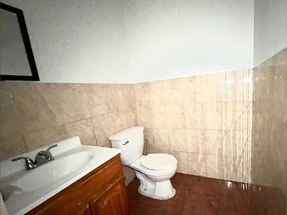 5th image of 814 Elsmere Pl Floor 2