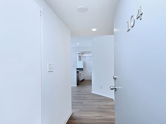 4th image of 4235 Whitsett Ave #104