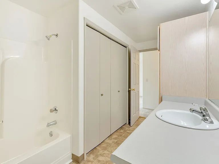Wahanna Creek Apartments ~ Doney 26-1117DON — Photo 16