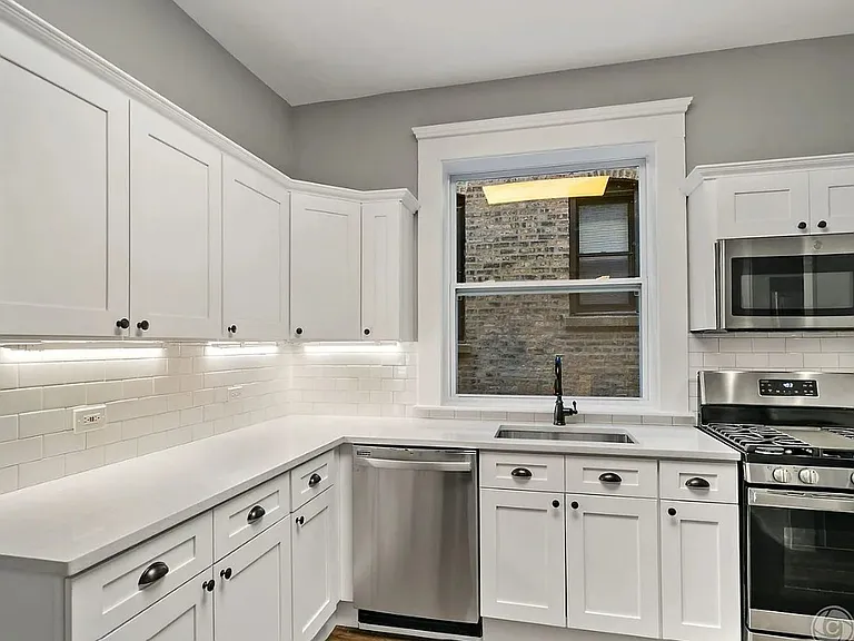 633 W Barry Ave #2I — Photo 4