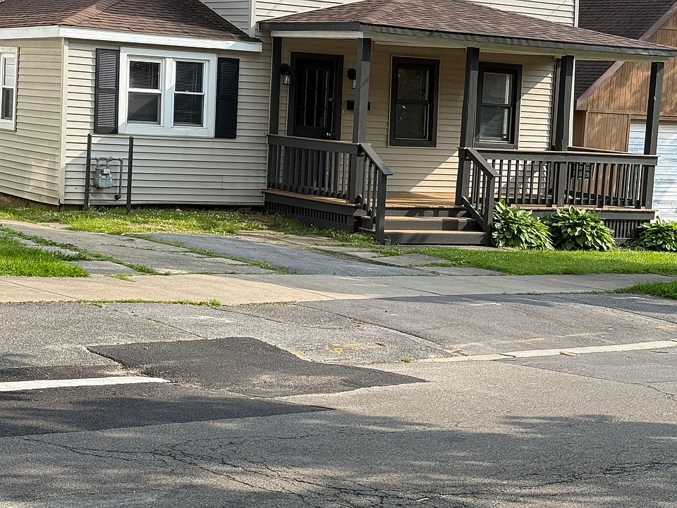 2nd image of 186 W Seneca St