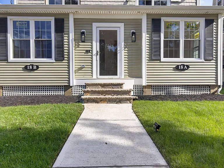 18 Walnut St #A — Photo 1