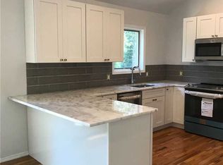 45 Shore Rd, Hampton Bays, NY 11946