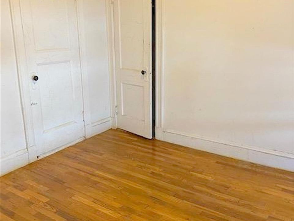 2nd image of 335 Harvard St #12A