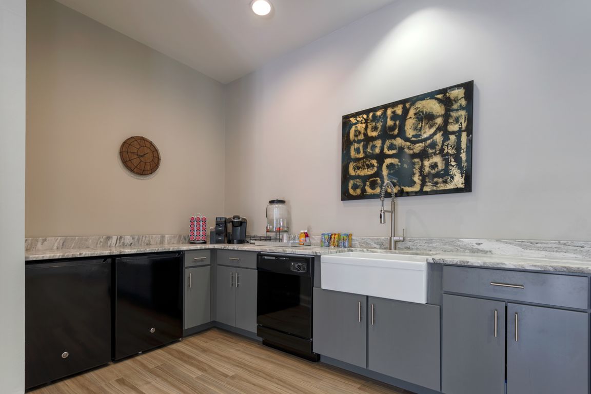 Clubhouse Kitchen: Space to Entertain