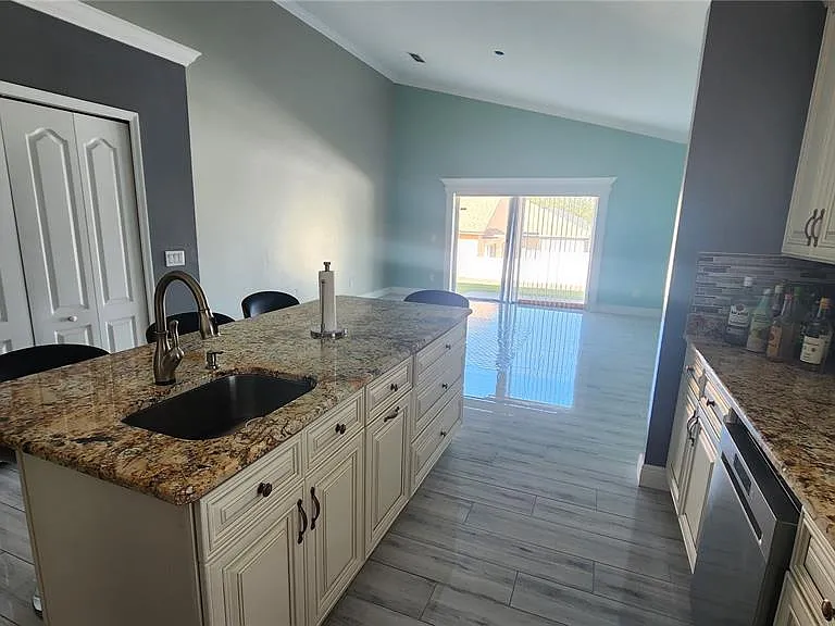 7809 Rex Hill Trl — Photo 10