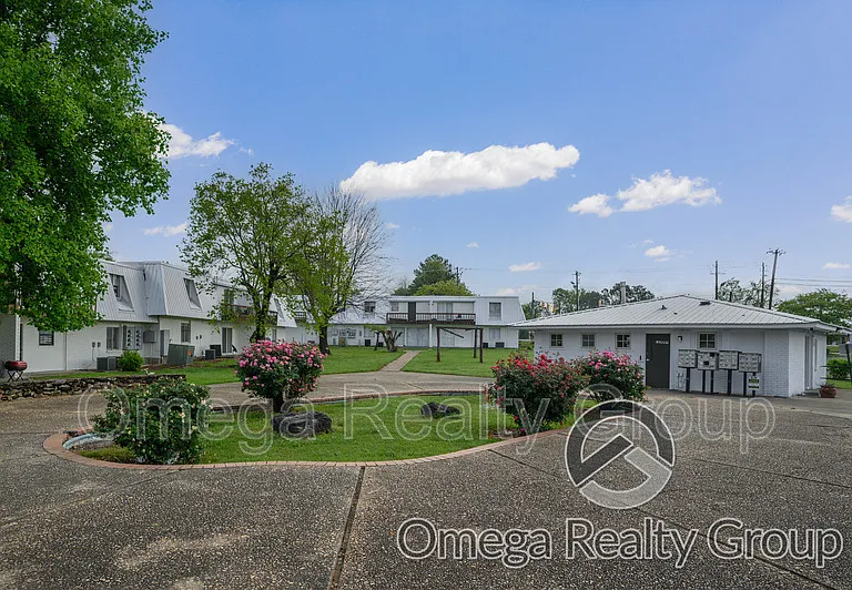 Camelot Apartments — Photo 13