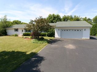 13 E Curharken Dr, Edgerton, WI 53534