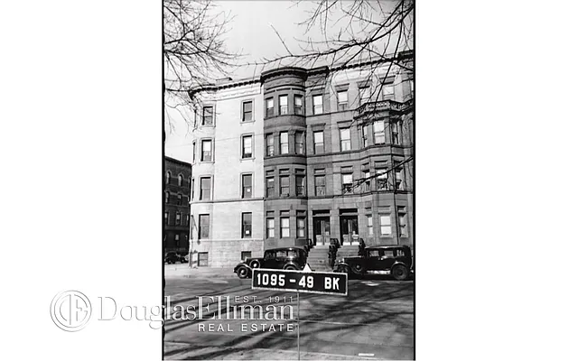 Sold by Douglas Elliman | media 24
