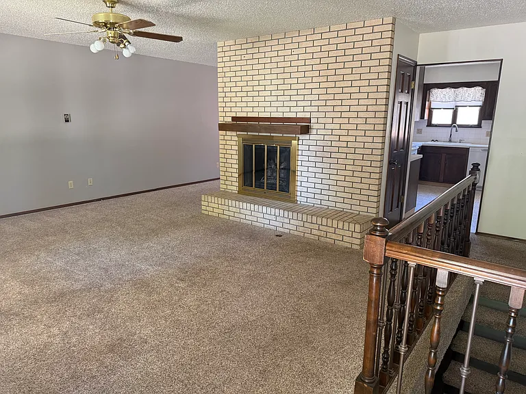 403 Dahlia St — Photo 8