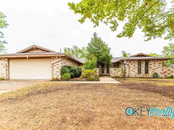 2329 NE Village Dr, Lawton, OK 73507