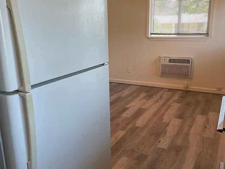 3486 Lakeshore Blvd #1 — Photo 11