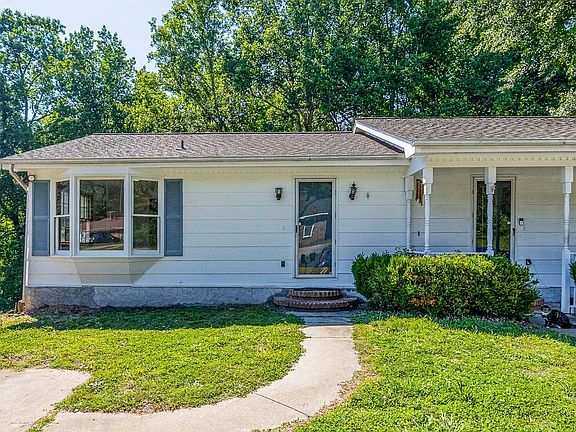 3rd image of 4016 Pebblebrook Ct