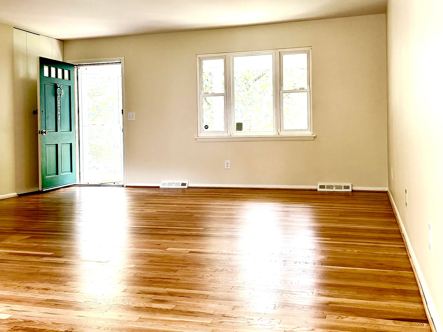 3 bed, 1938 sqft, $3,200 — Photo 4