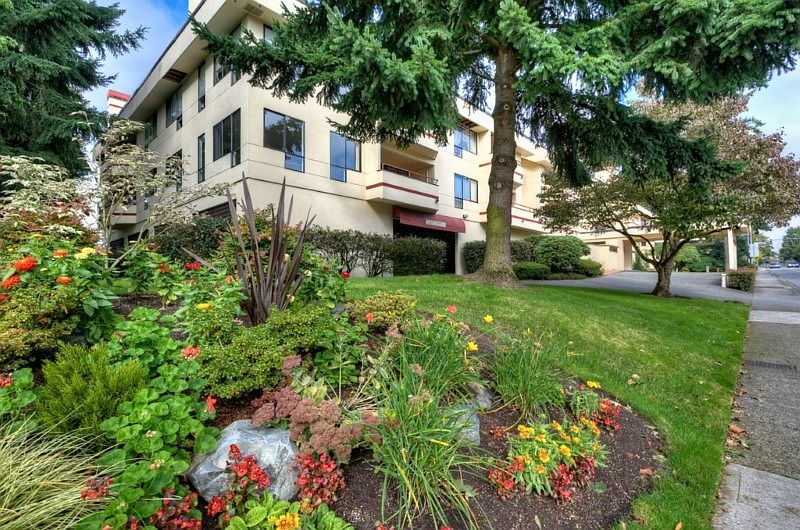 1st image of 401 100th Ave NE APT 326