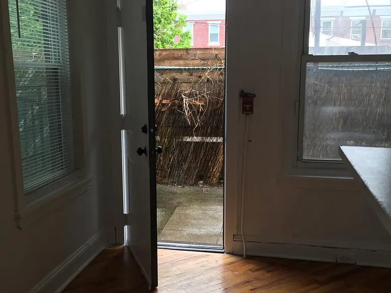 2311 E York St #1R — Photo 6