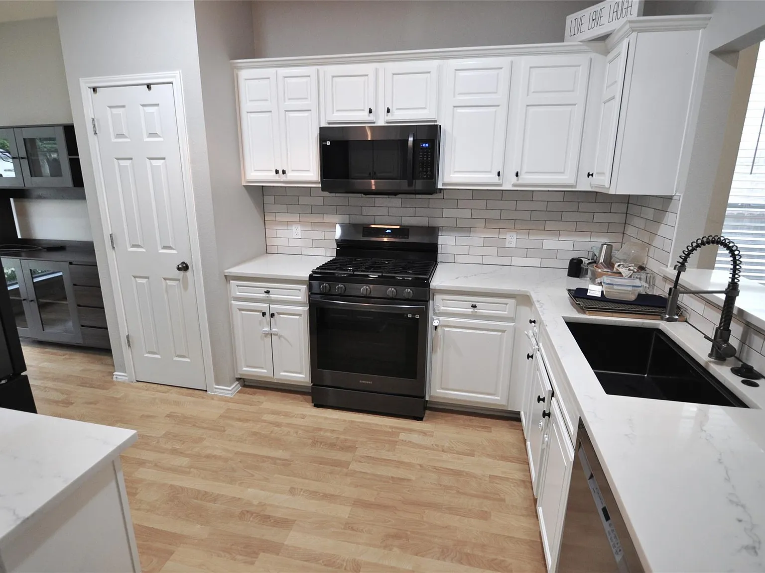 3 bed, 2.5 bath, 2044 sqft, $2,200 — Photo 4