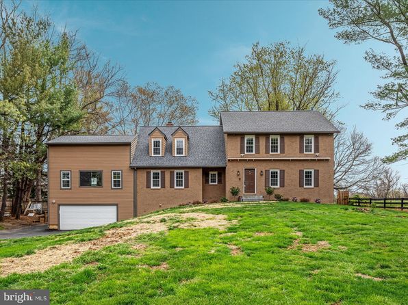 60 N Tavenner Ln, Hamilton, VA 20158