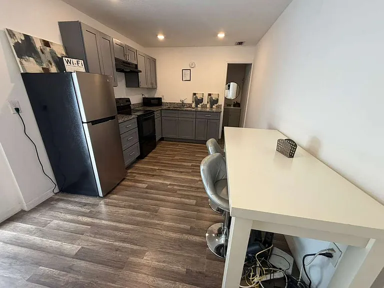 1322 E Memorial Blvd #4 — Photo 3