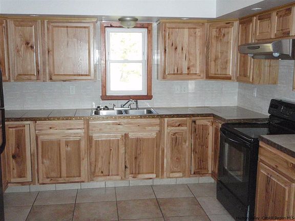 4th image of 442 Malden Tpke