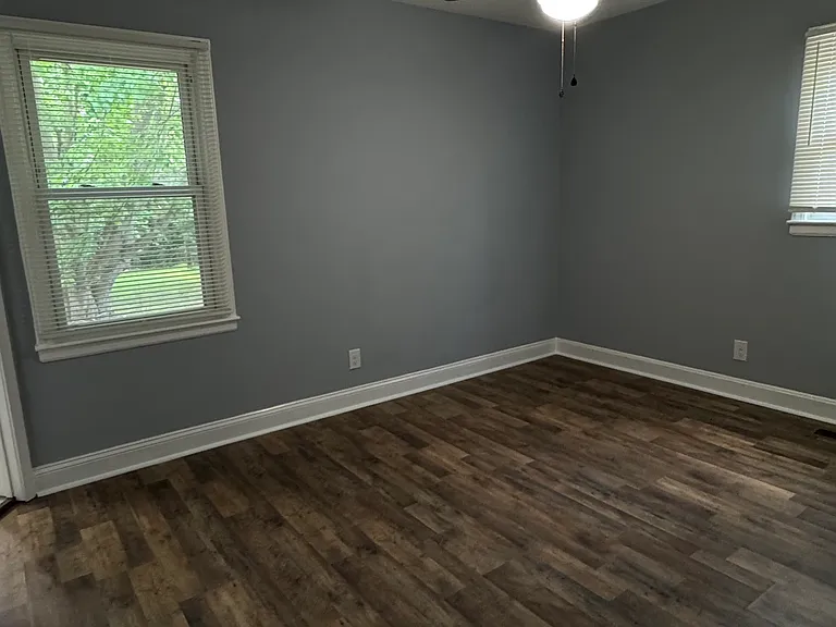 4727 Ridgeley Dr — Photo 2