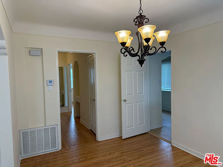 617 W Glenoaks Blvd — Photo 6
