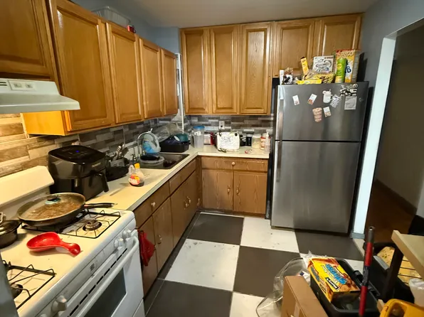 1152 Jefferson Avenue image 2 of 16