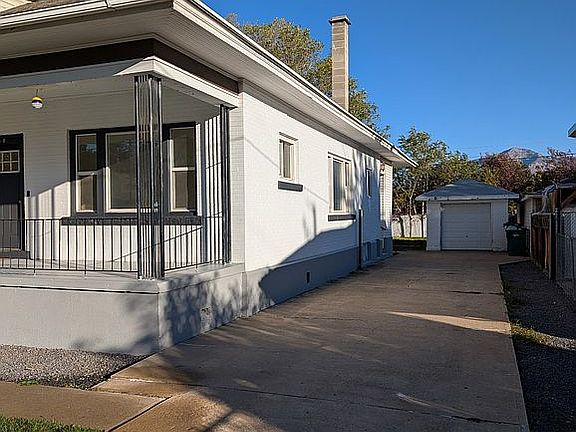 3rd image of 348 Parry St
